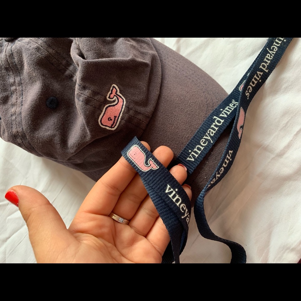 Vineyard vines hat and lanyard